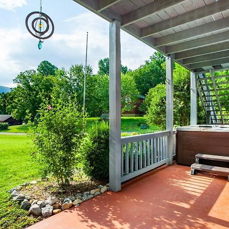 Ole Smoky Bnb - Game Room, Hot Tub, Mtn Views! Pigeon Forge Ngoại thất bức ảnh