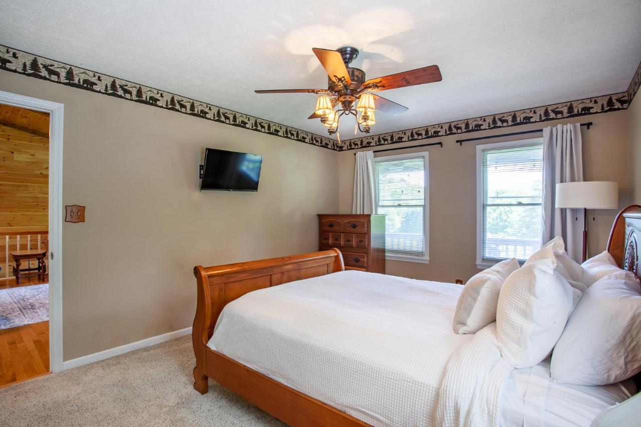 Ole Smoky Bnb - Game Room, Hot Tub, Mtn Views! Pigeon Forge Ngoại thất bức ảnh