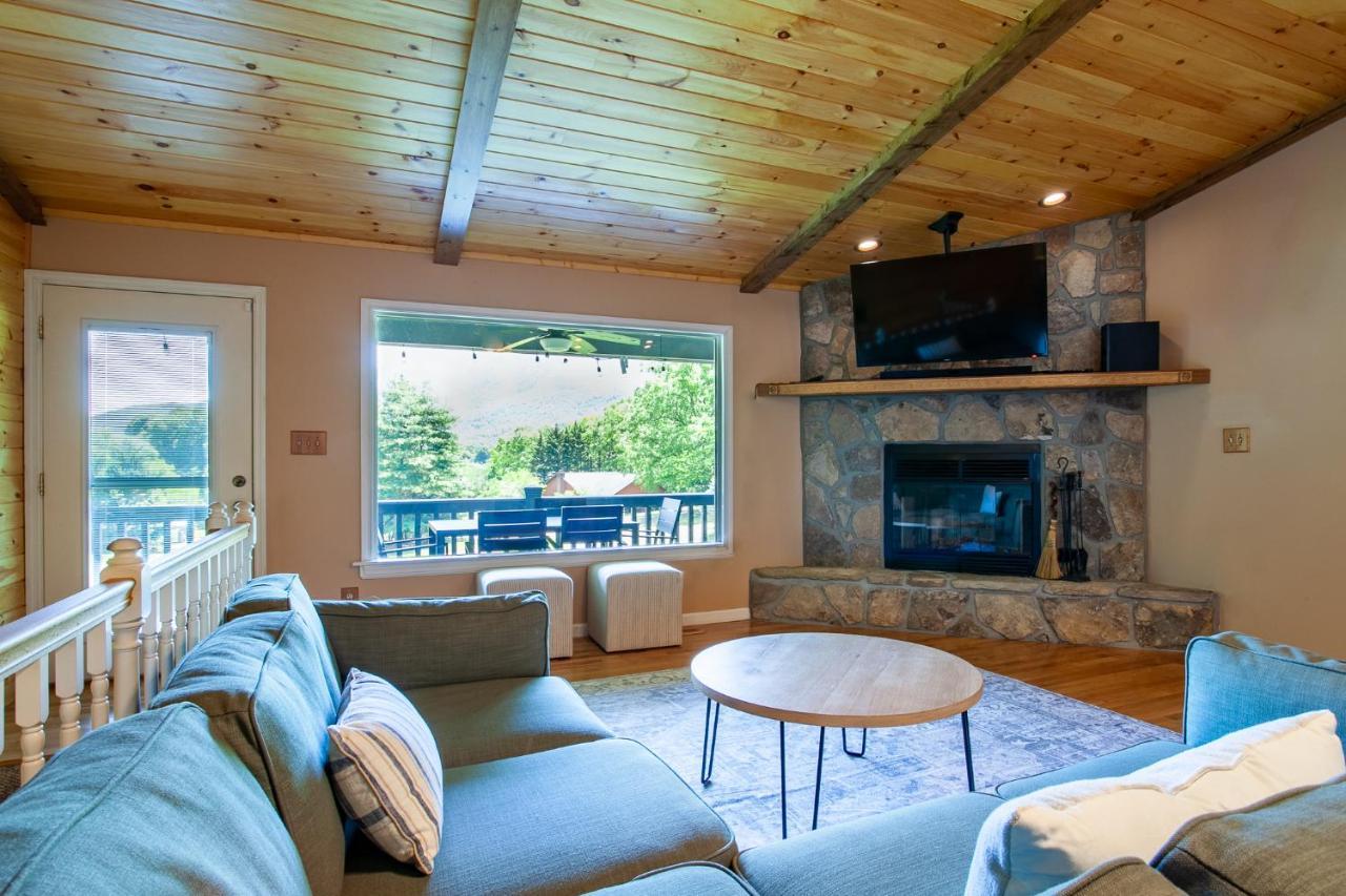 Ole Smoky Bnb - Game Room, Hot Tub, Mtn Views! Pigeon Forge Ngoại thất bức ảnh