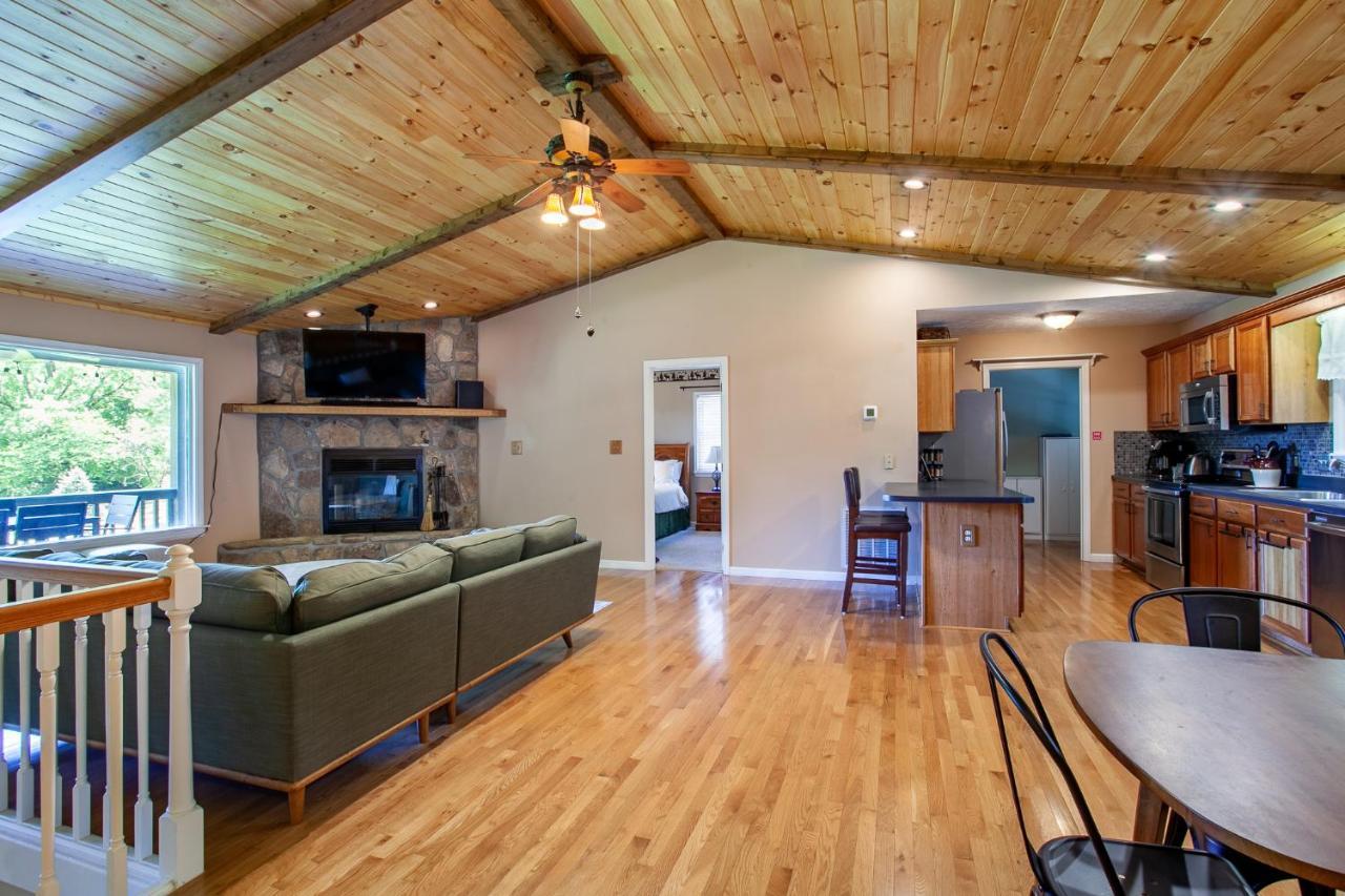 Ole Smoky Bnb - Game Room, Hot Tub, Mtn Views! Pigeon Forge Ngoại thất bức ảnh