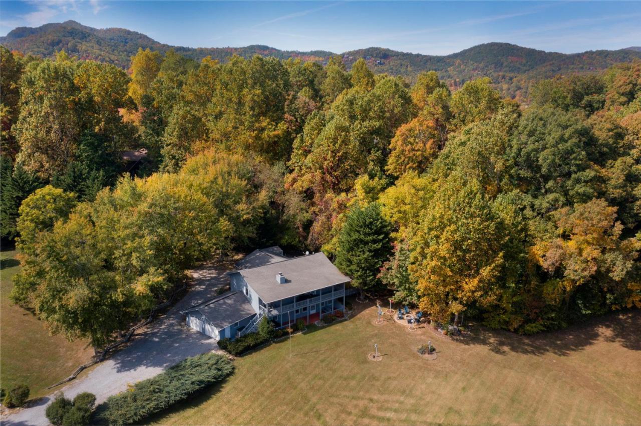 Ole Smoky Bnb - Game Room, Hot Tub, Mtn Views! Pigeon Forge Ngoại thất bức ảnh