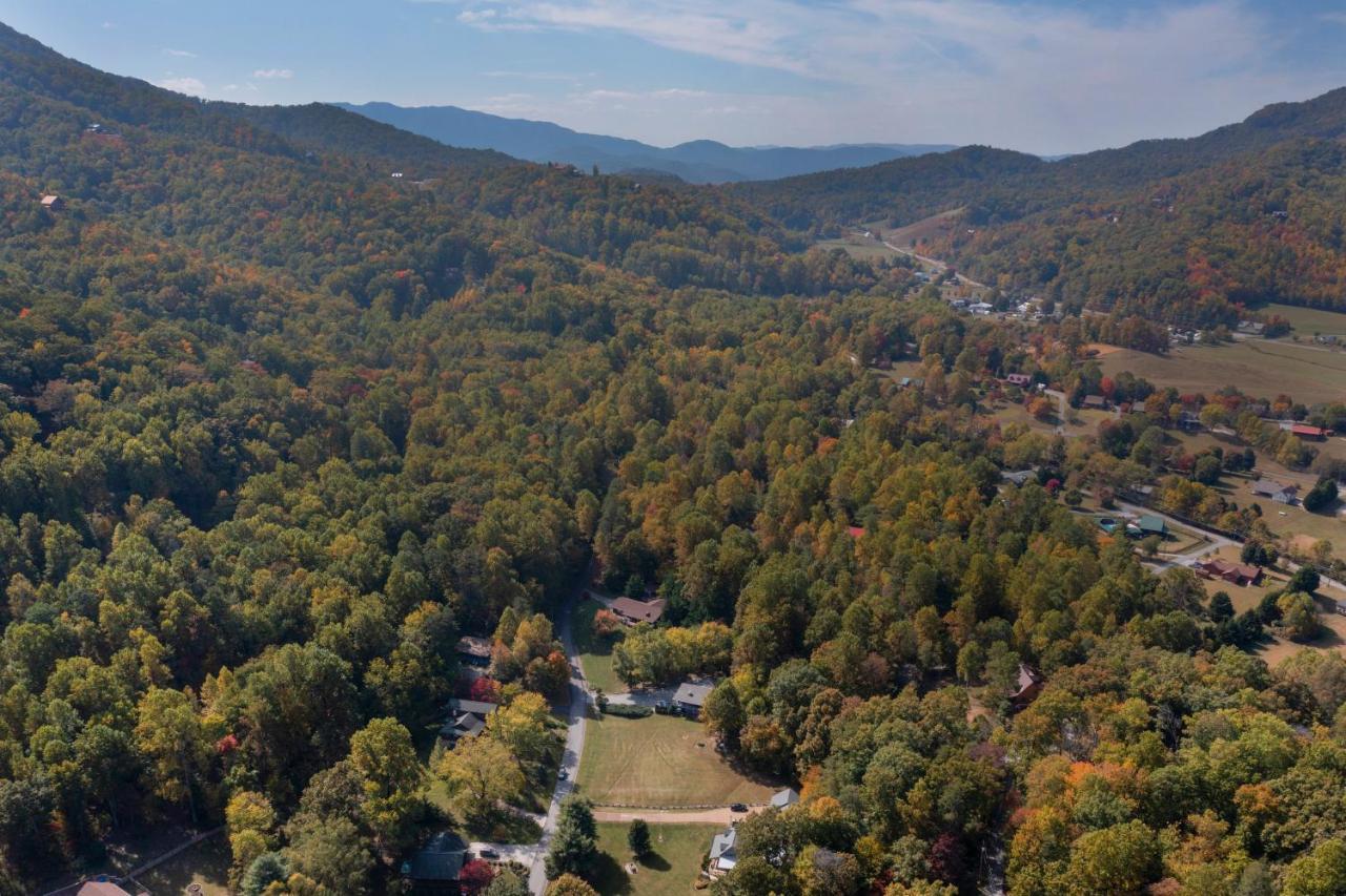 Ole Smoky Bnb - Game Room, Hot Tub, Mtn Views! Pigeon Forge Ngoại thất bức ảnh
