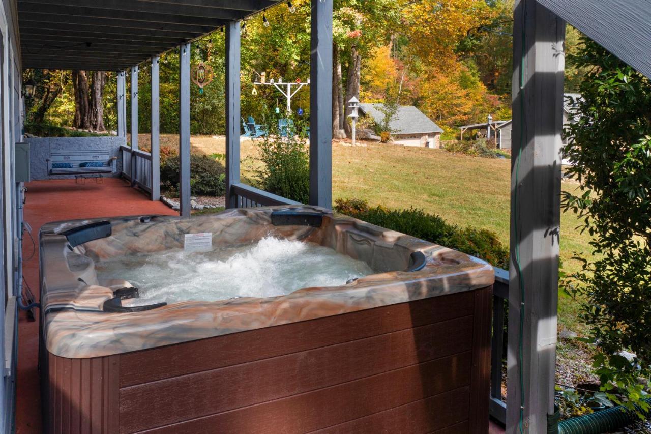 Ole Smoky Bnb - Game Room, Hot Tub, Mtn Views! Pigeon Forge Ngoại thất bức ảnh